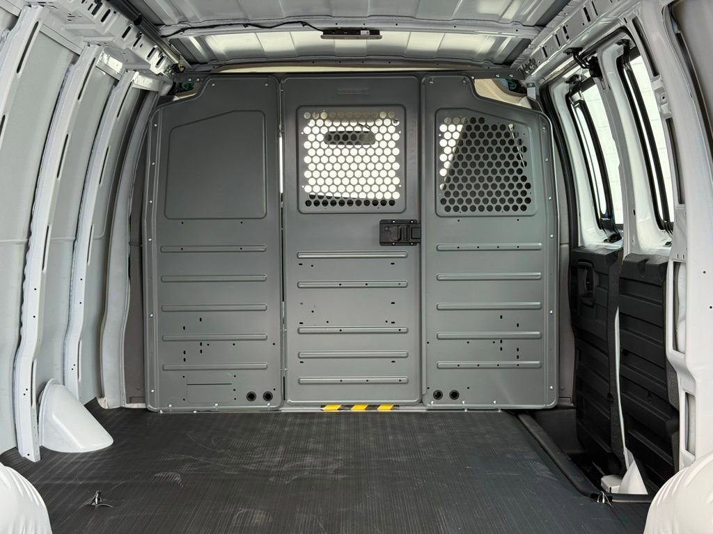 2025 Chevrolet Express Cargo Work Van - Photo 15