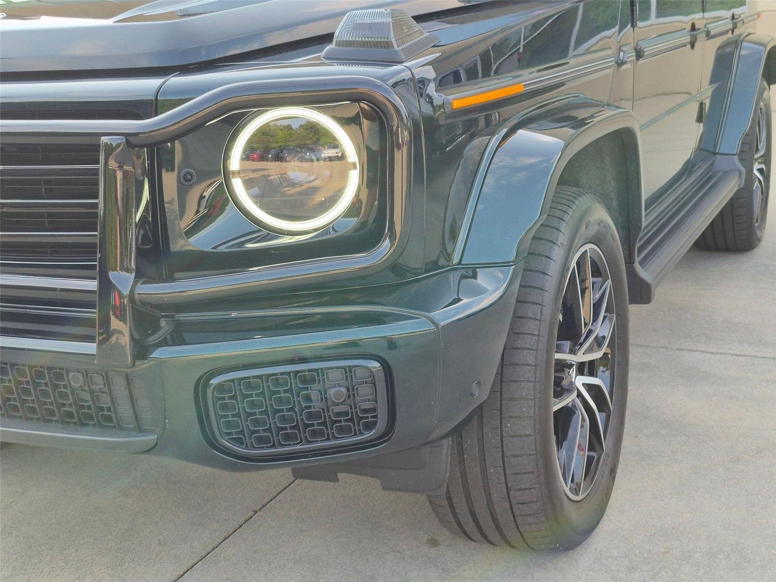 Used 2025  Mercedes-Benz G 550 image 9