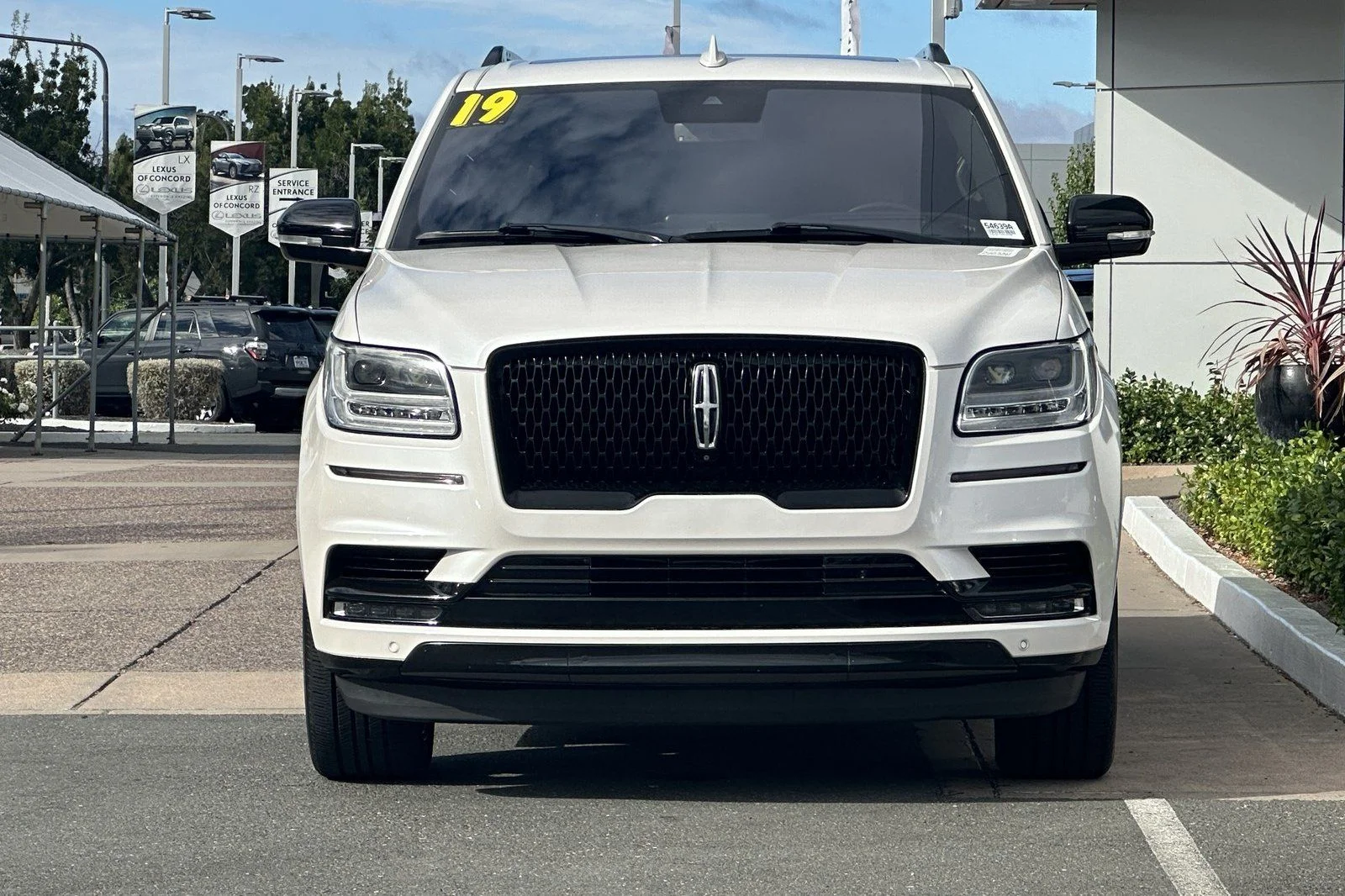 Used 2019 White Platinum Clearcoat Metallic Lincoln Reserve image 6