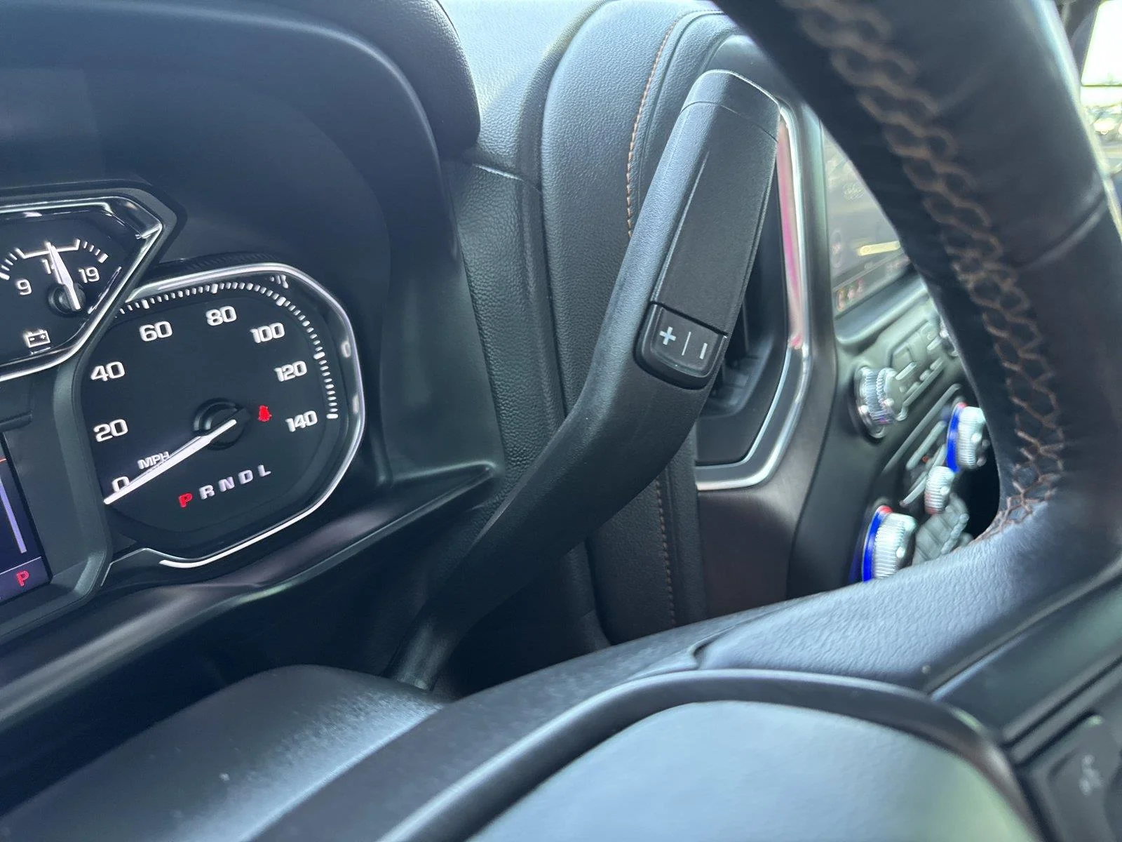 Used 2022 CAYENNE RED TINTCOAT GMC AT4 image 23