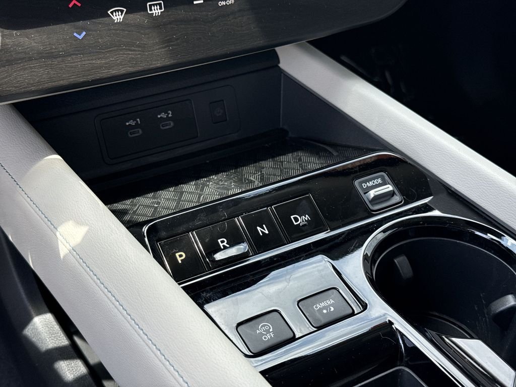 Used 2025 White Nissan Platinum image 19