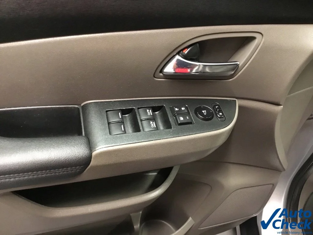 Used 2015 Silver Honda EX-L image 22