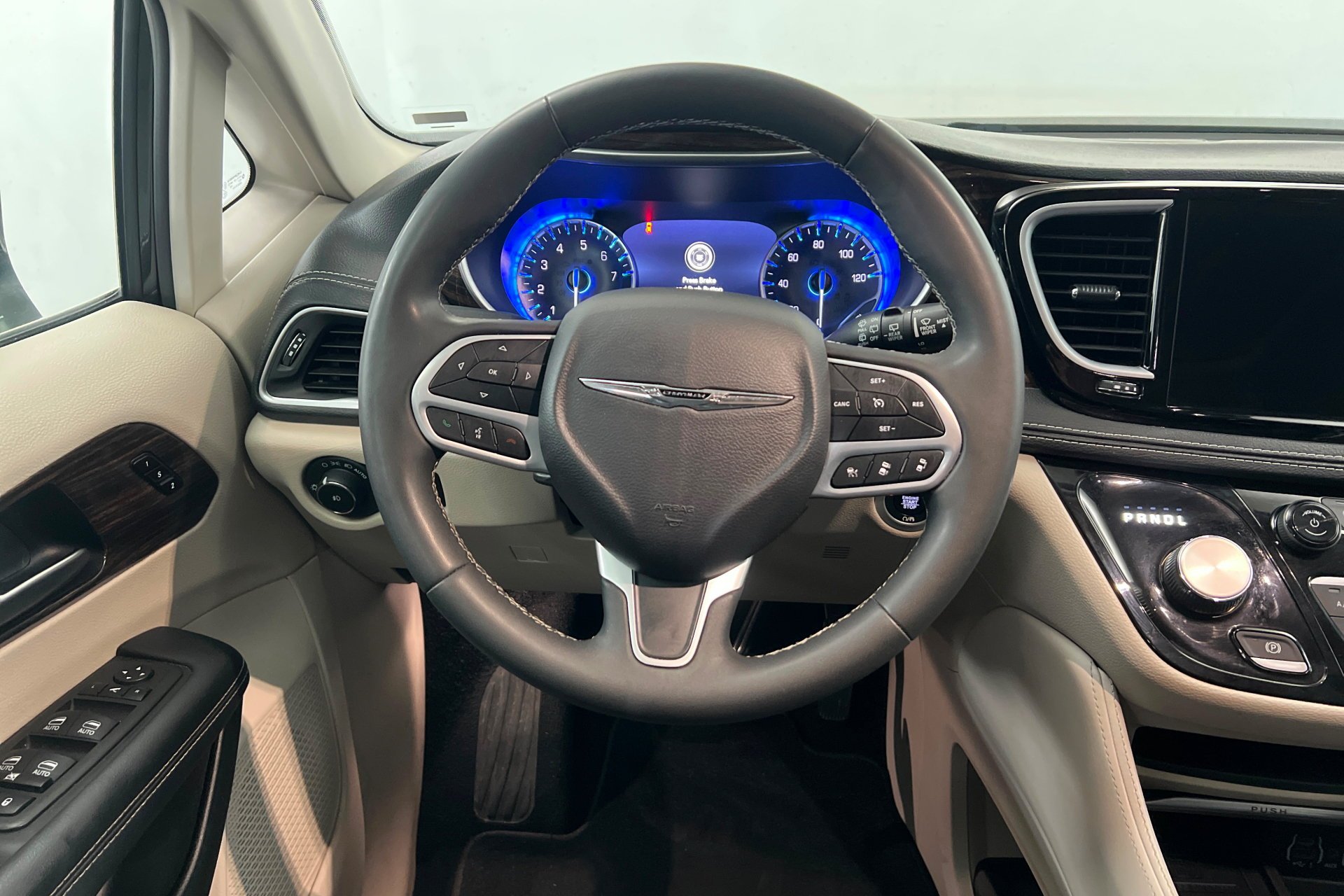 2023 Chrysler Pacifica Limited - Photo 12