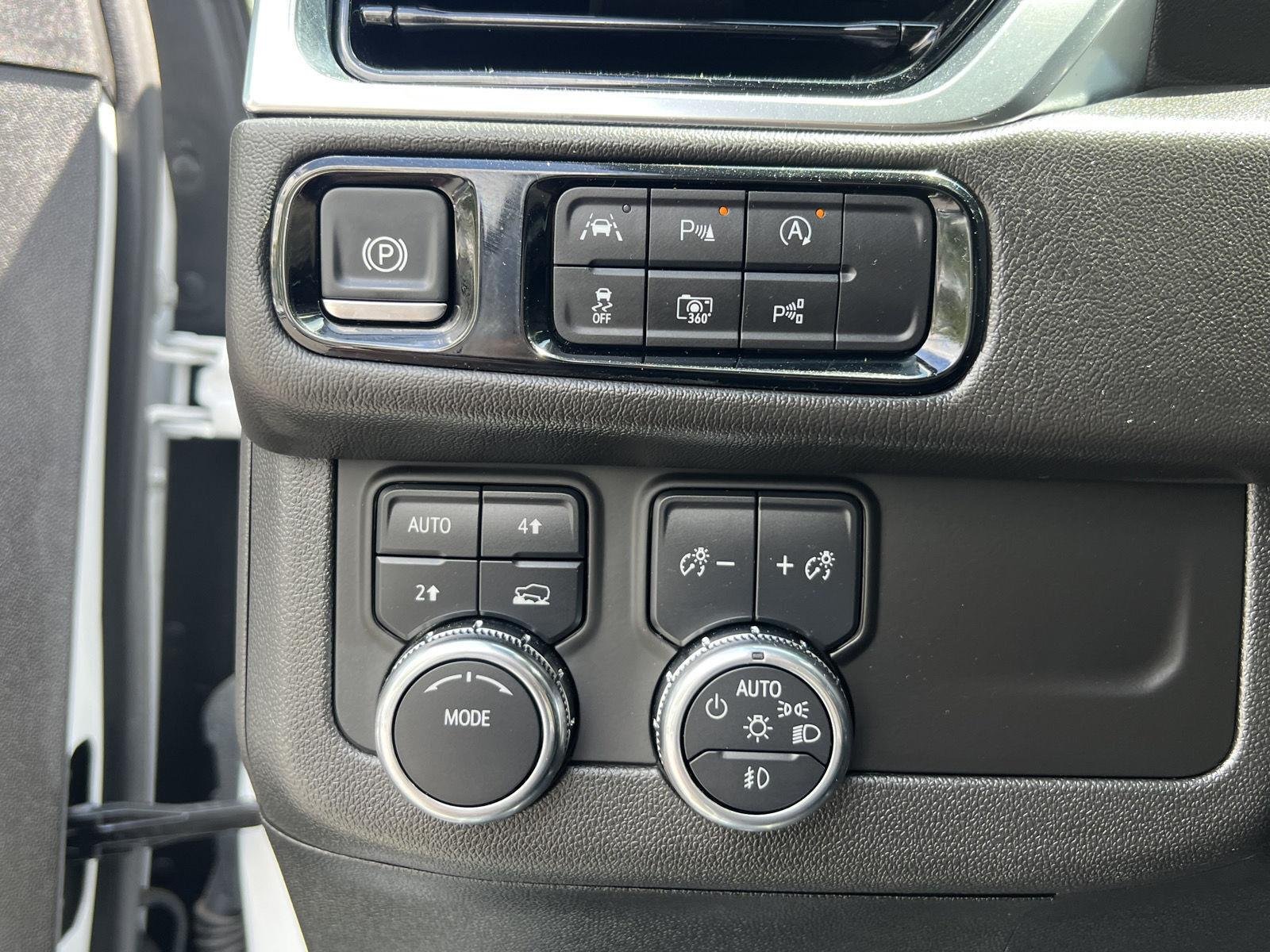 2025 GMC Yukon XL Denali - Photo 32