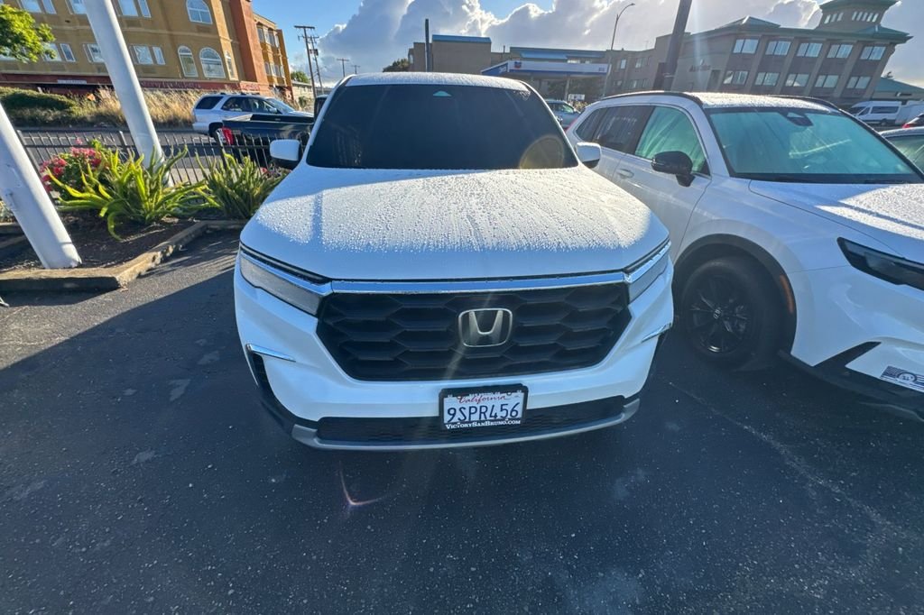 2025 Honda Pilot photo 2