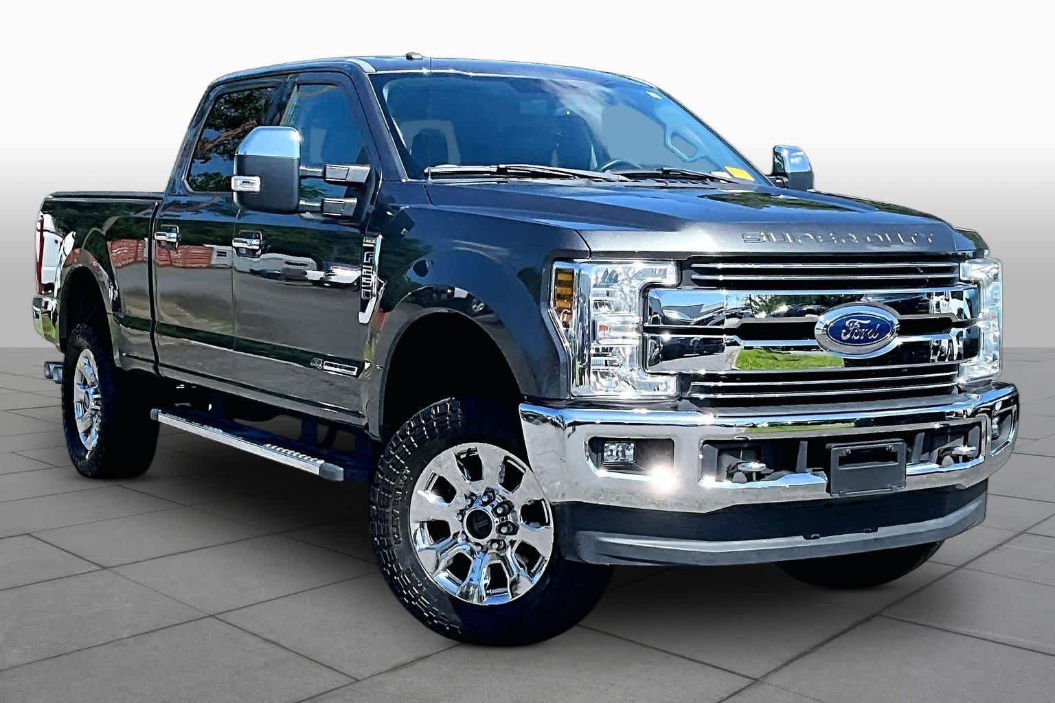 Used 2018 Magnetic Metallic Ford LARIAT image 3