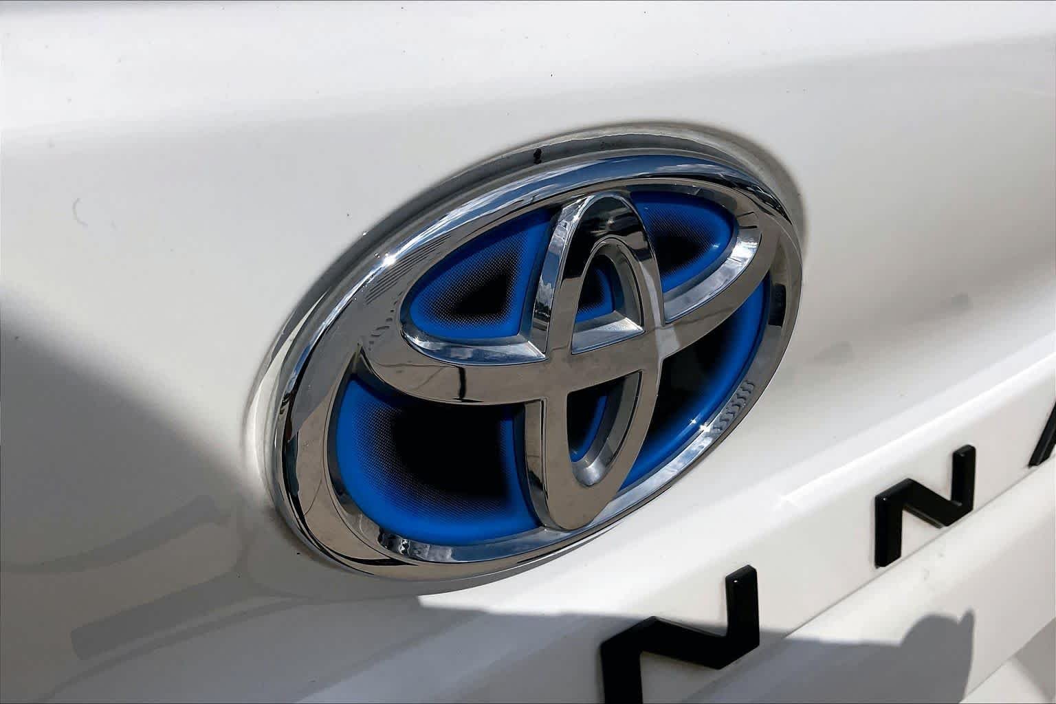 Used 2024 Ice Cap Toyota LE image 30