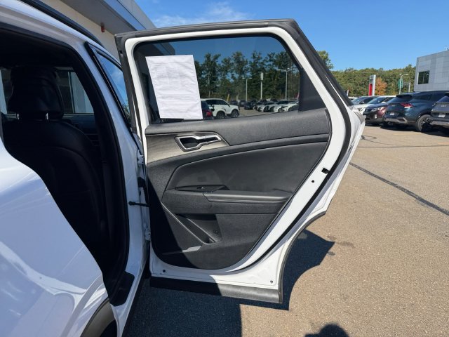 Used 2025 White Kia X-Line image 37