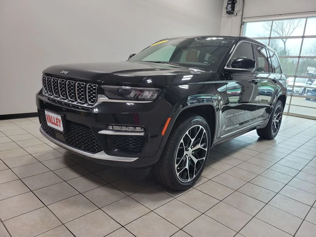 Used 2022 Black Jeep Summit Reserve image 8
