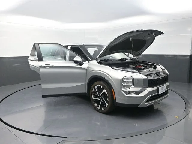 Used 2023  Mitsubishi  image 29