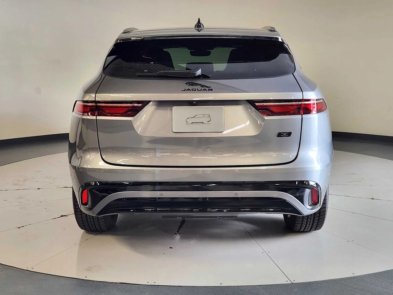 New 2026 Eiger Grey Metallic Jaguar R-Dynamic S image 18