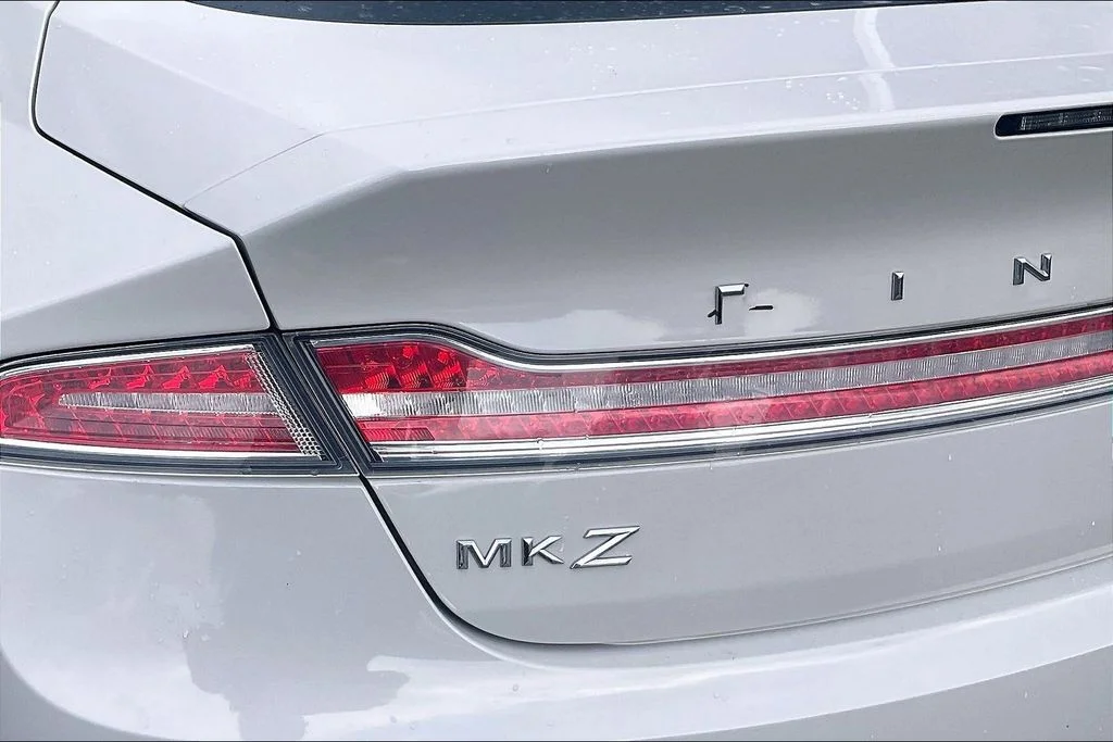 Used 2019 White Lincoln Standard image 28