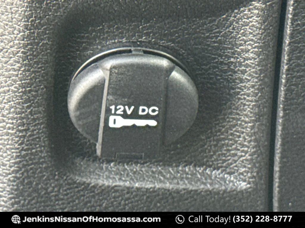 Used 2024 White Ram SLT image 36
