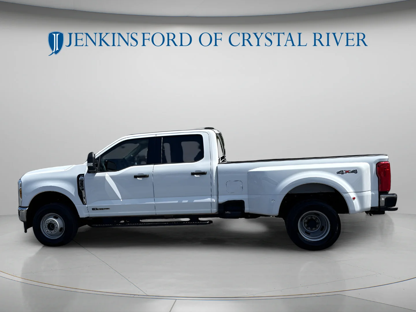 Used 2026 Oxford White Ford XLT image 9