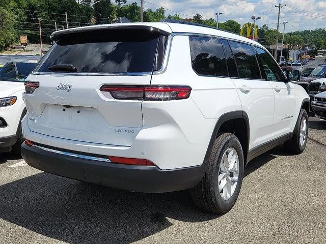 New 2026 Bright White Clear-Coat Exterior Paint Jeep Laredo X image 4