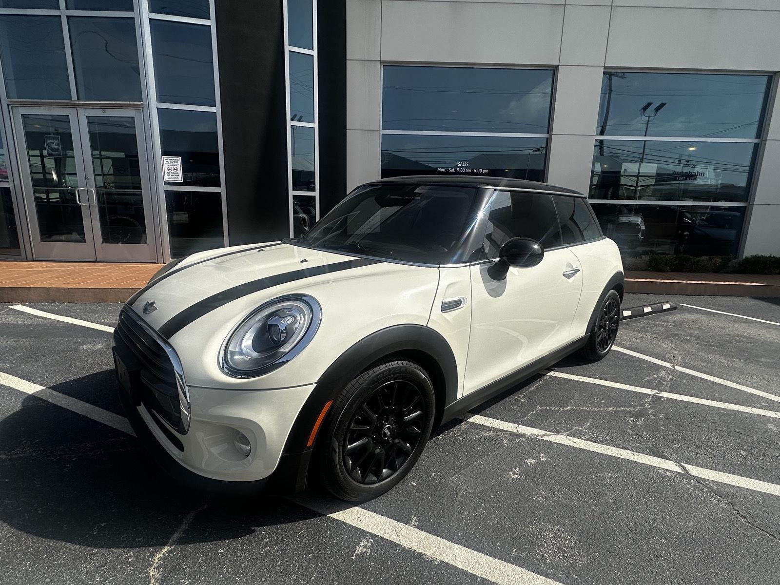 2017 MINI Cooper -'s photo