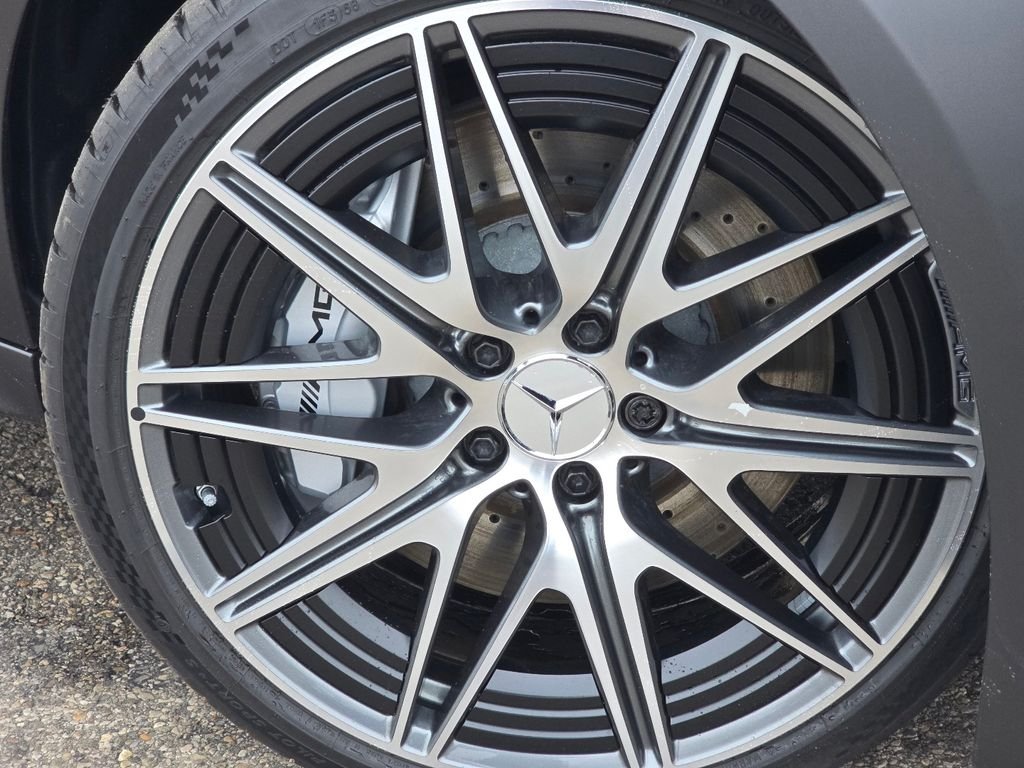 New 2026 MANUFAKTUR exclusive graphite grey magno Mercedes-Benz C 43 AMG® image 11