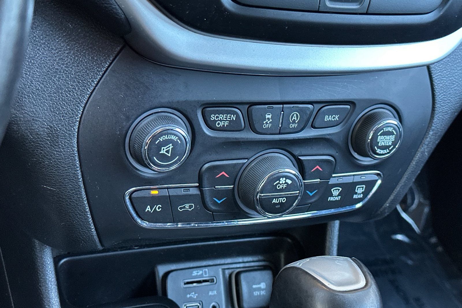 2018 Jeep Cherokee Latitude Plus - Photo 20