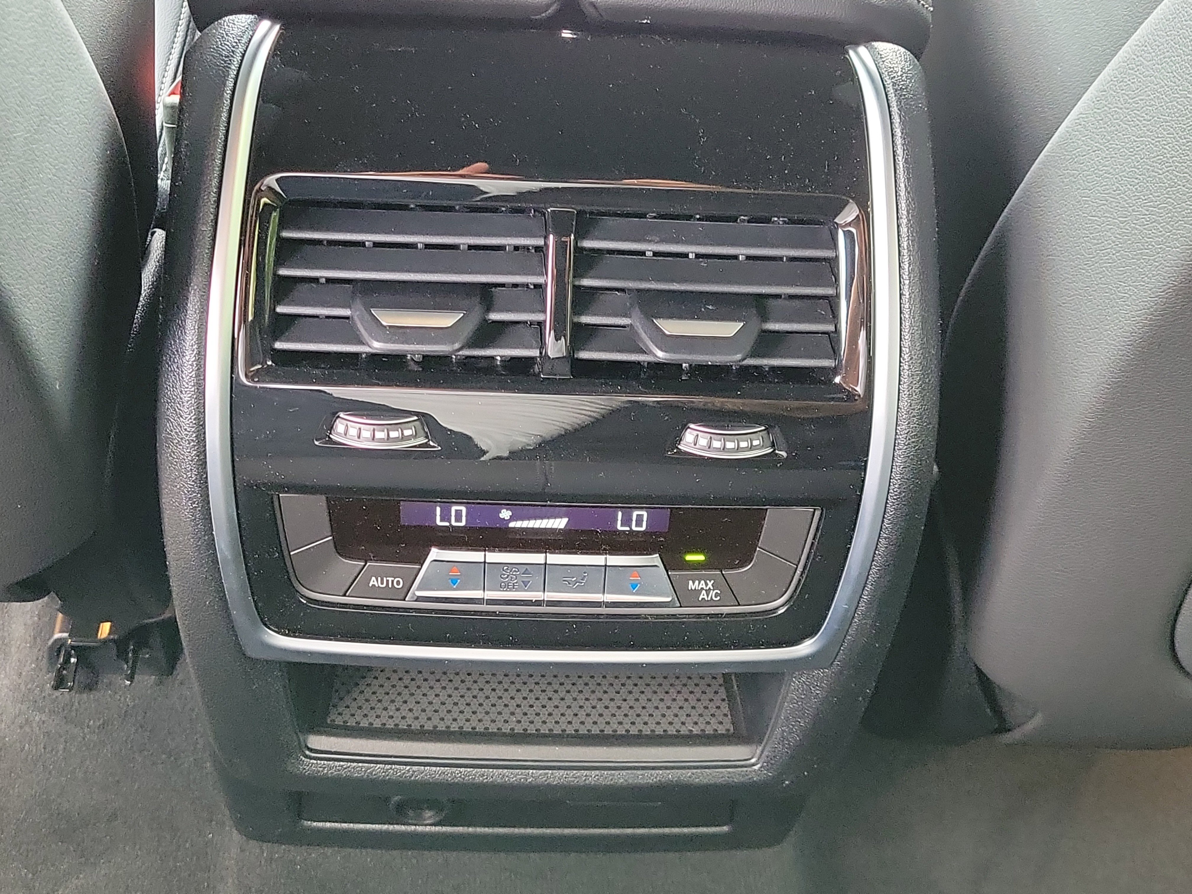 New 2026 Carbon Black Metallic BMW sDrive40i image 11