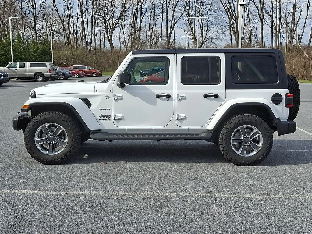 Used 2020 White Jeep Unlimited Sahara image 7