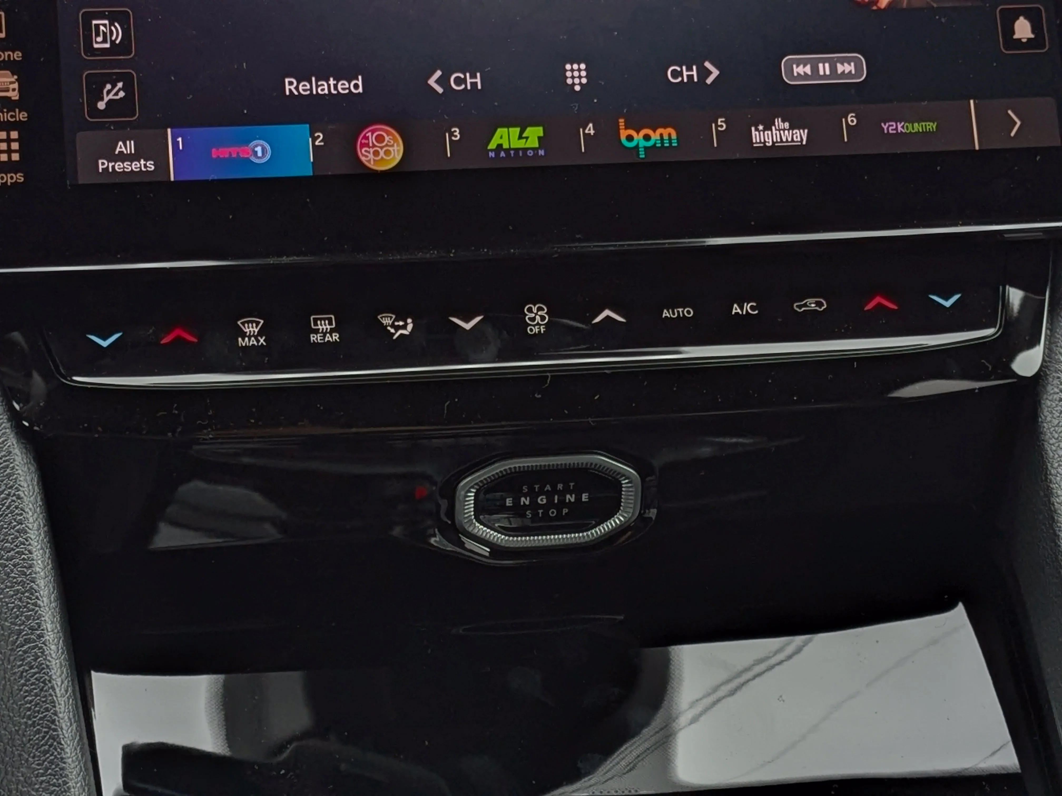 New 2026 Black Jeep Limited - - Panoramic Sunroof - Limited Altitude Pack - 20 Gloss Black Wheels - Luxury Tech II - image 25