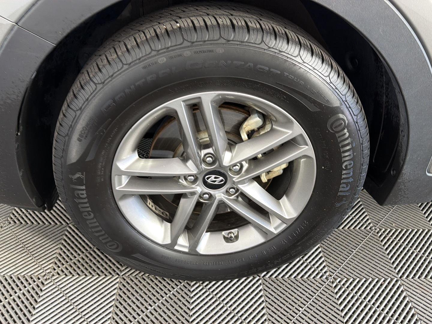 Used 2018 Mineral Gray Hyundai 2.4L image 15