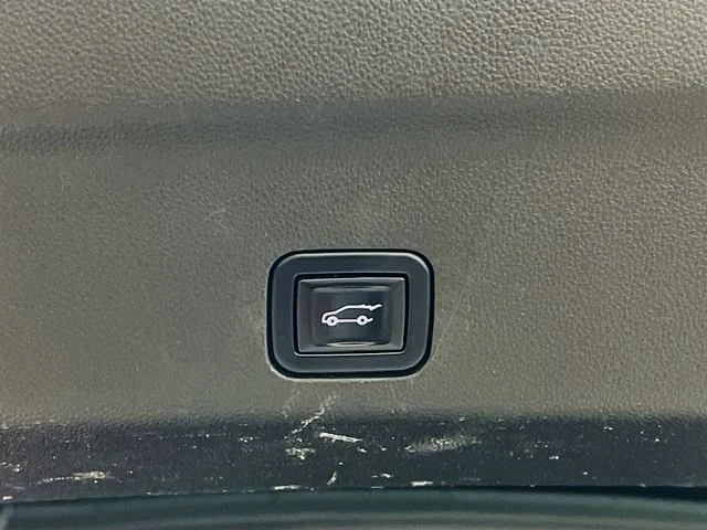 Used 2022 Red Chevrolet RST image 30