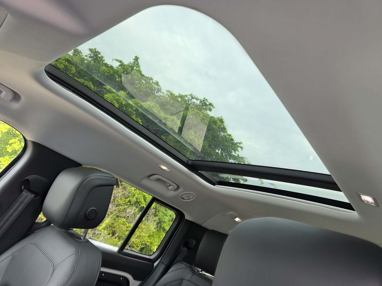New 2026 Borasco Grey Land Rover P400 X-Dynamic SE image 12