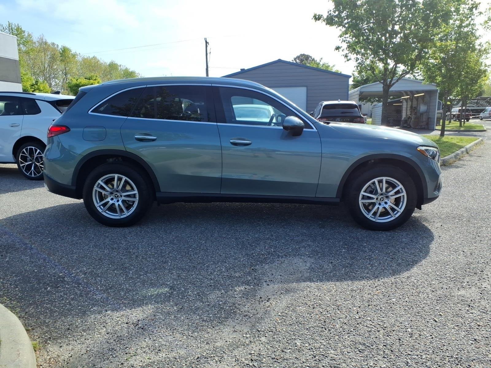 New 2026 SILVER Mercedes-Benz GLC 300 image 5