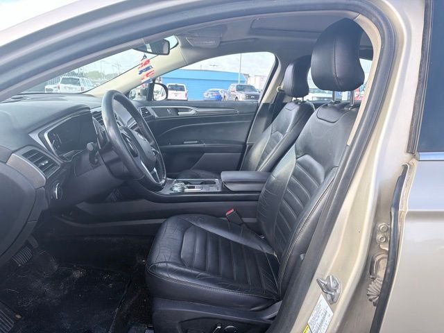 Used 2018 Gold Ford SE image 9