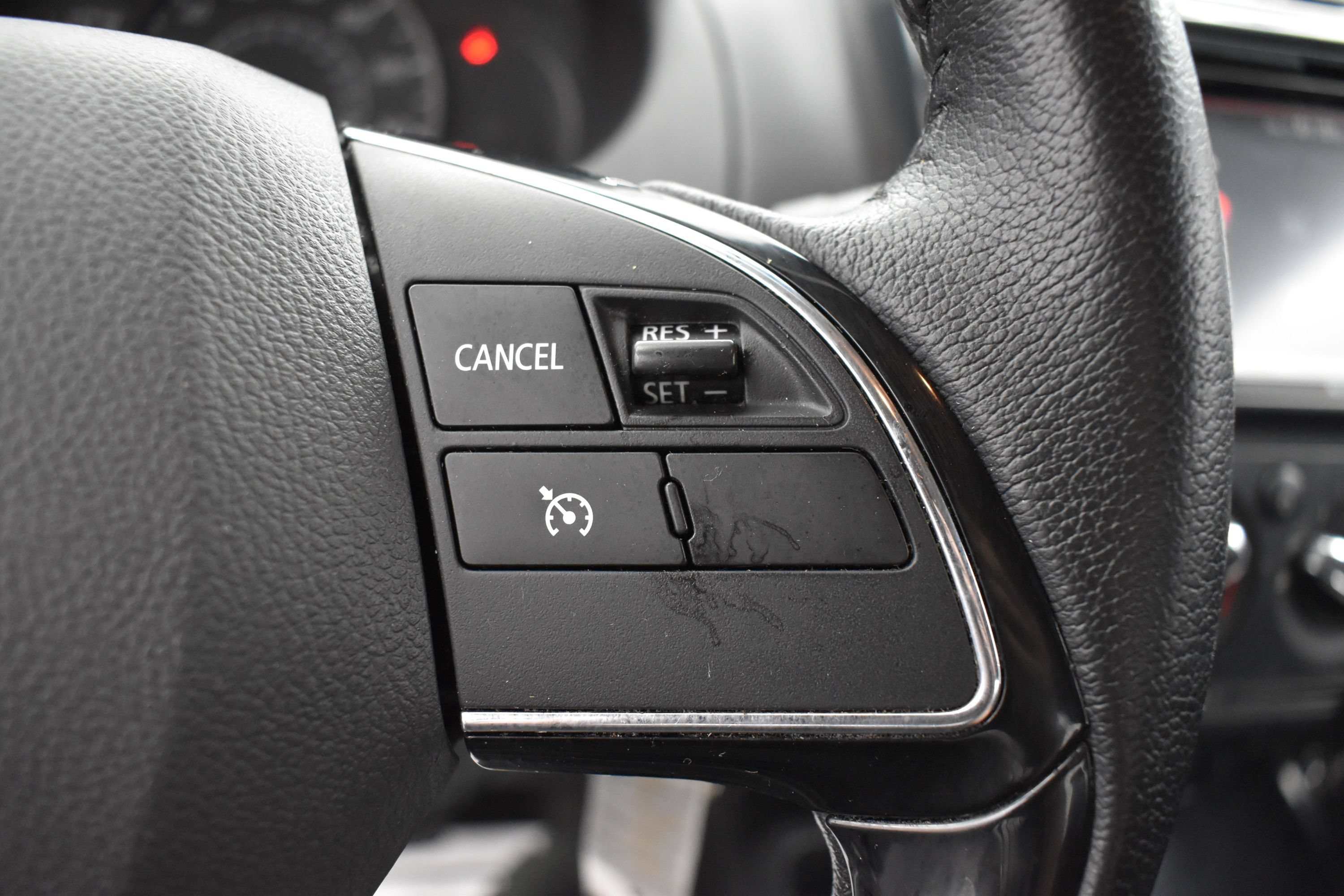 Used 2018  Mitsubishi ES image 7