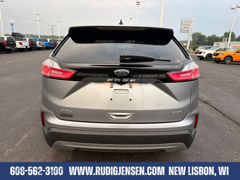 Used 2022 Silver Ford SEL image 4
