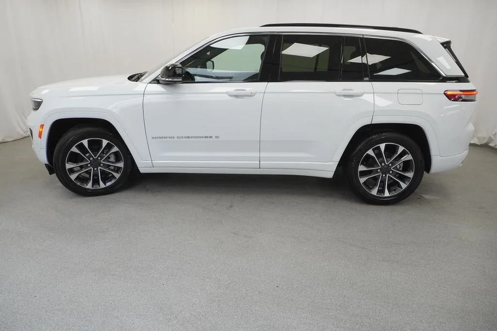Used 2025 White Jeep Overland image 18