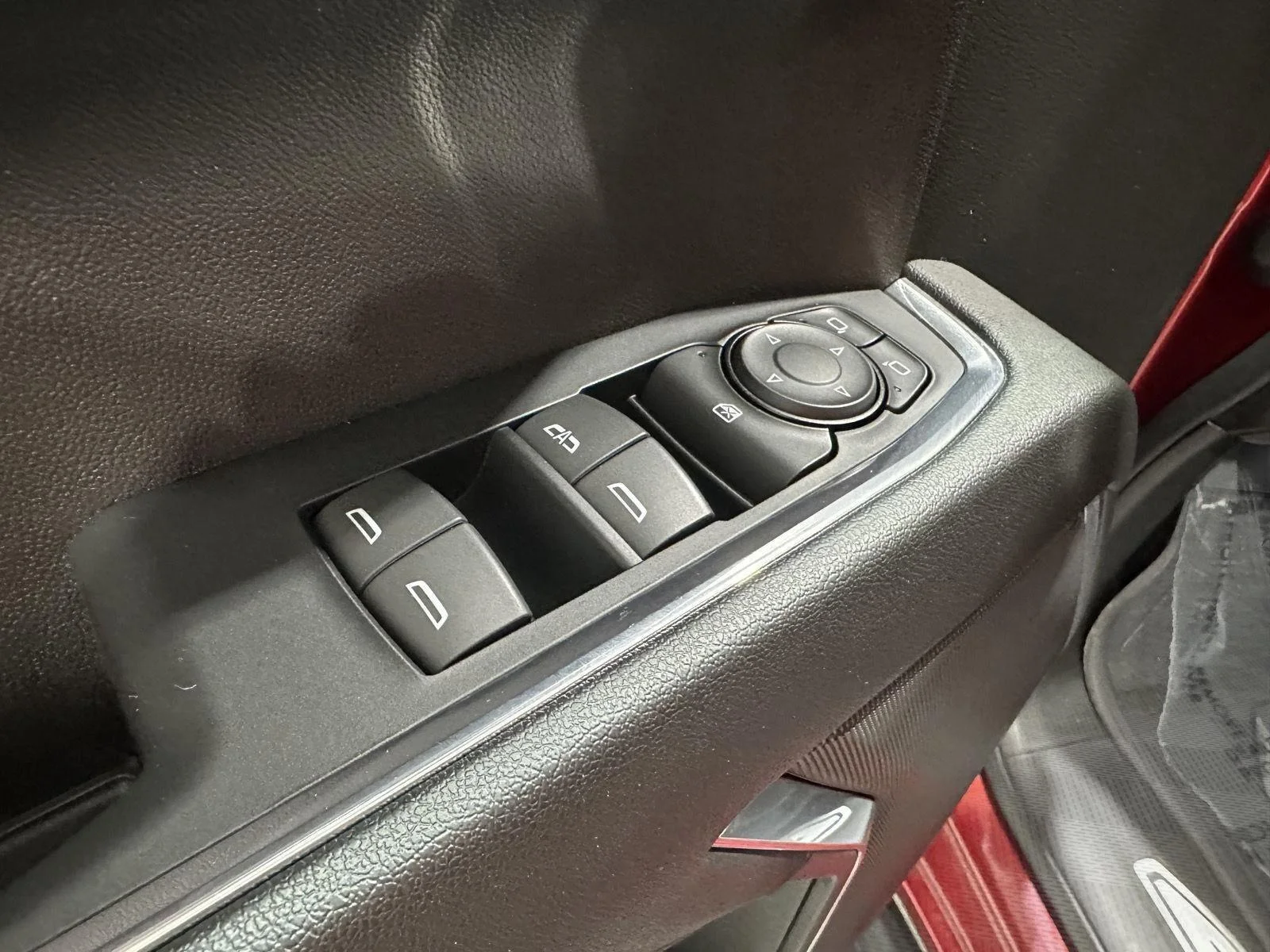 Used 2023 RADIANT RED TINTCOAT Chevrolet LT image 21