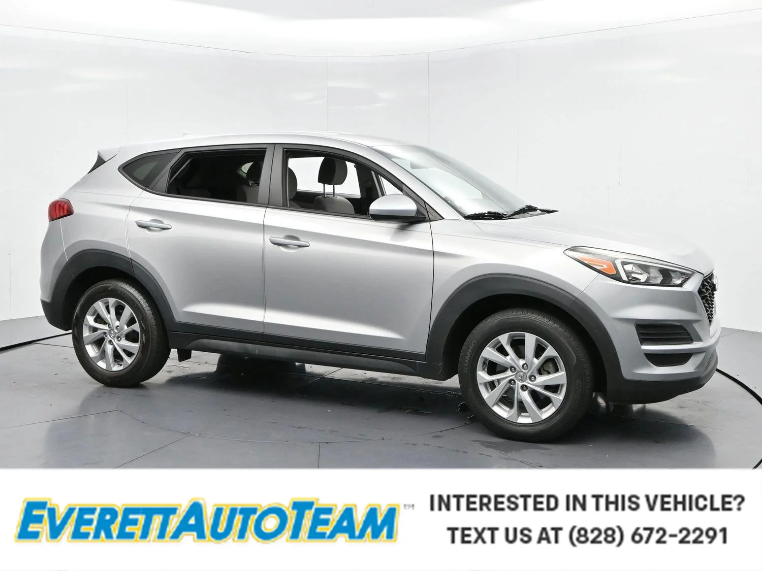 Used 2020 Stellar Silver Hyundai SE image 1