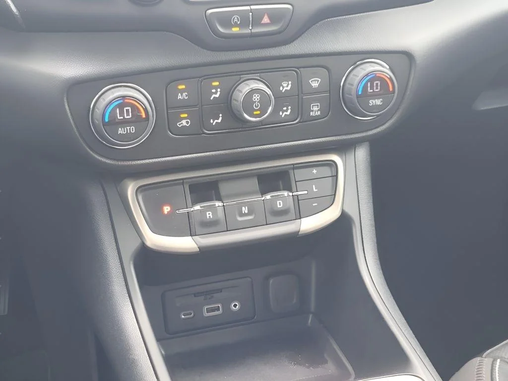 Used 2022 Hunter Metallic GMC Denali image 16