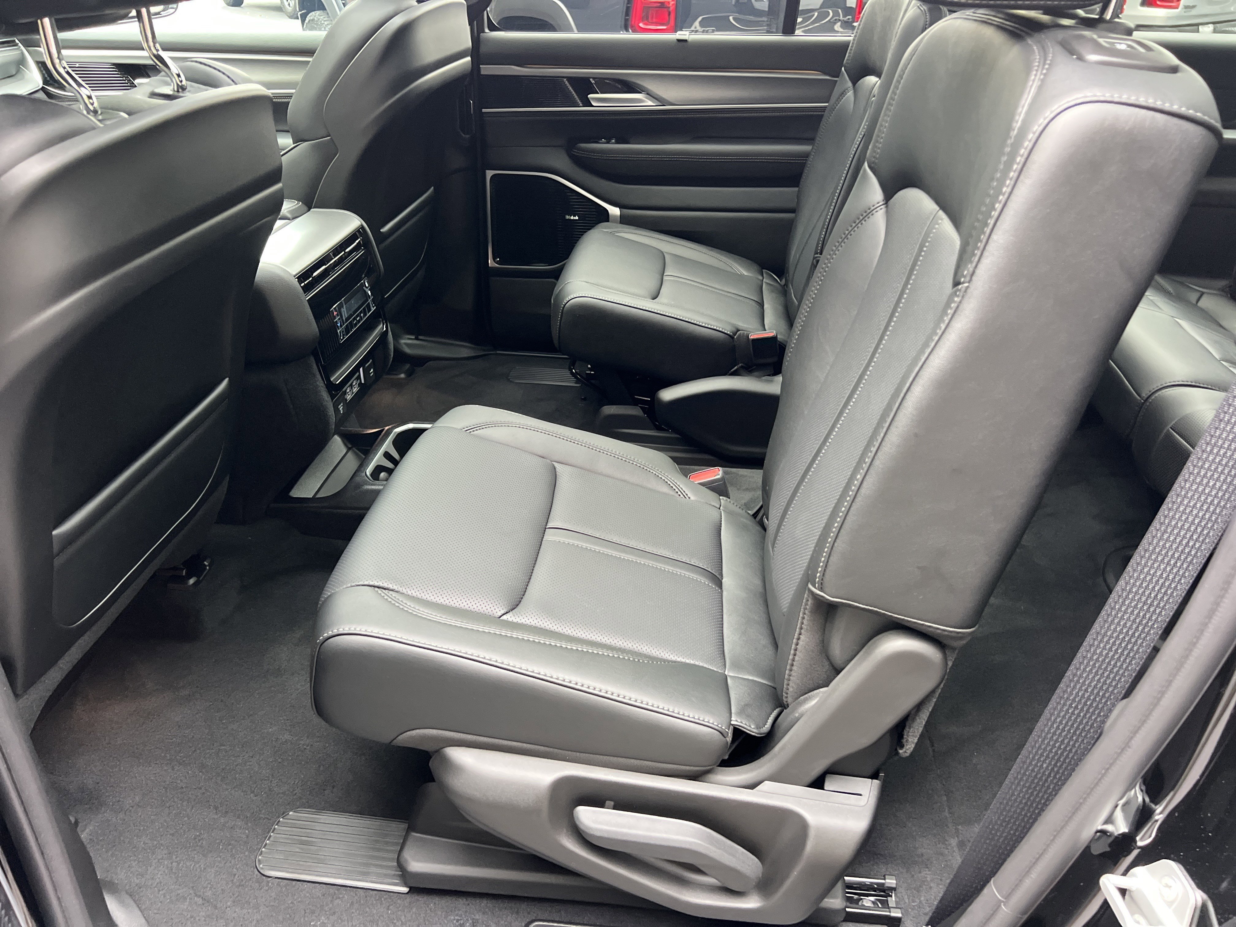 New 2026 High Gloss Black Exterior Paint Jeep Limited Reserve image 18