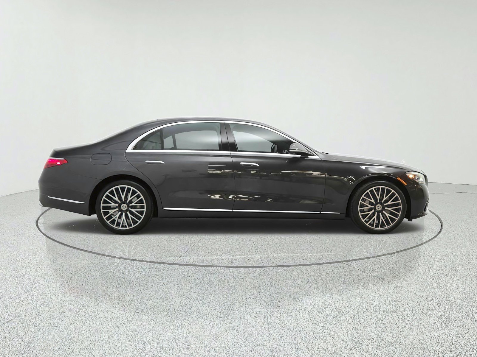 Certified Used 2023 Graphite Grey Mercedes-Benz S 500 4MATIC® Sedan image 4