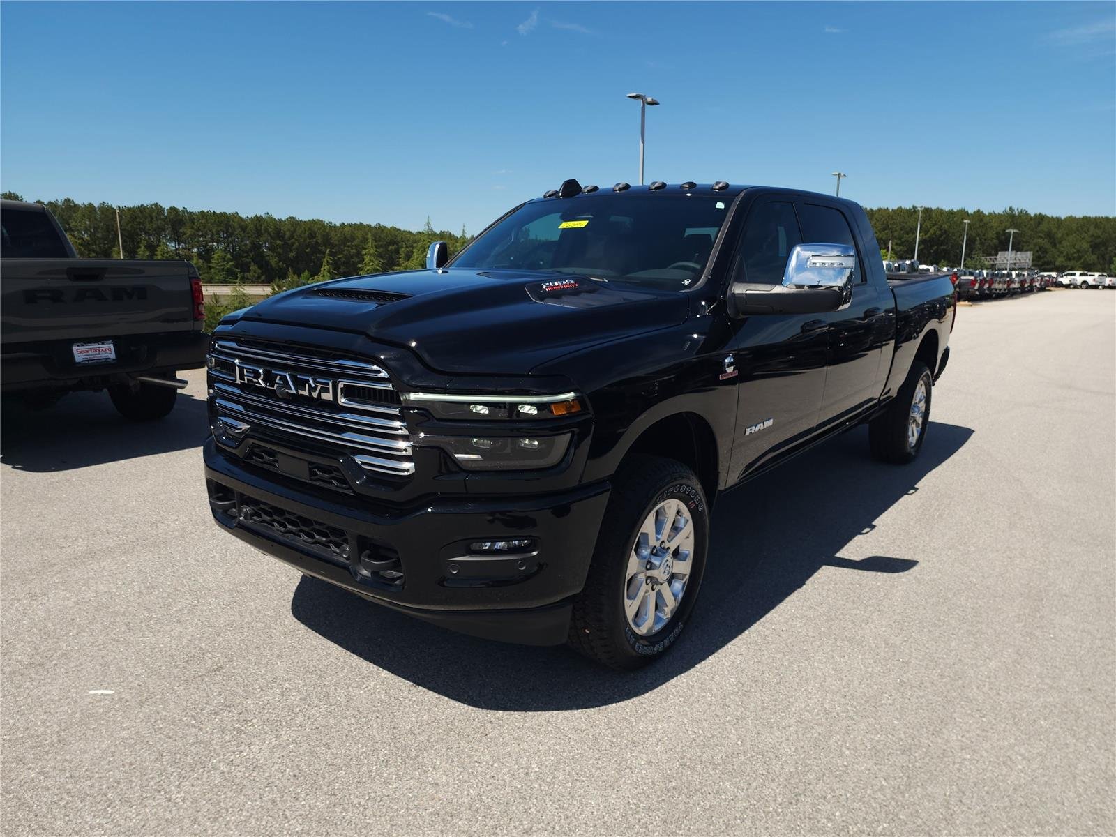 New 2026 Diamond Black Crystal Pearl-Coat Exterior Paint RAM Laramie image 3