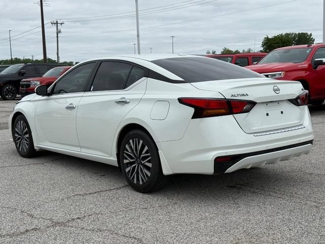 Used 2023 White Nissan SV FWD image 3