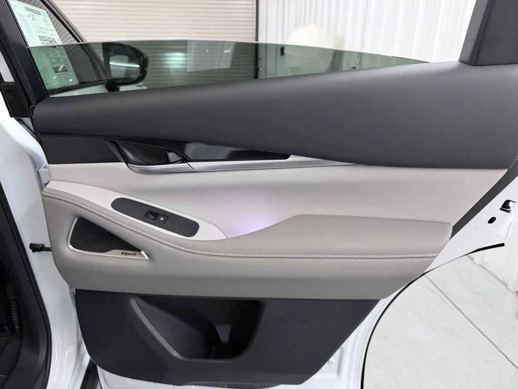 New 2027 White / Black INFINITI SPORT image 48