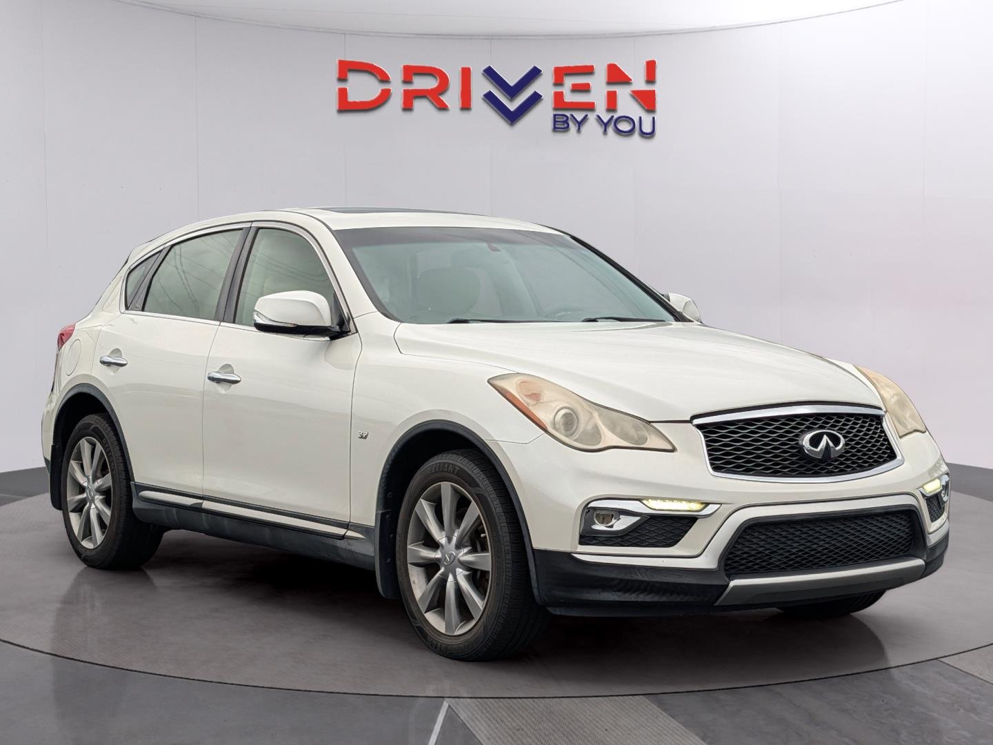 Used 2017 Majestic White INFINITI RWD image 7