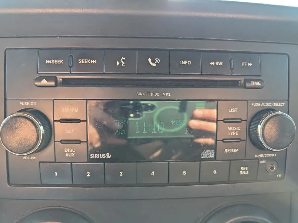 Used 2008 Red Rock Crystal Pearl Jeep X image 11