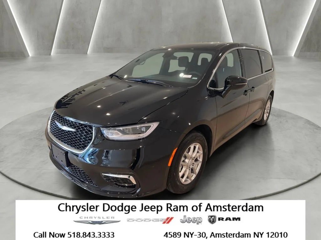 2026 Chrysler Pacifica Select's photo