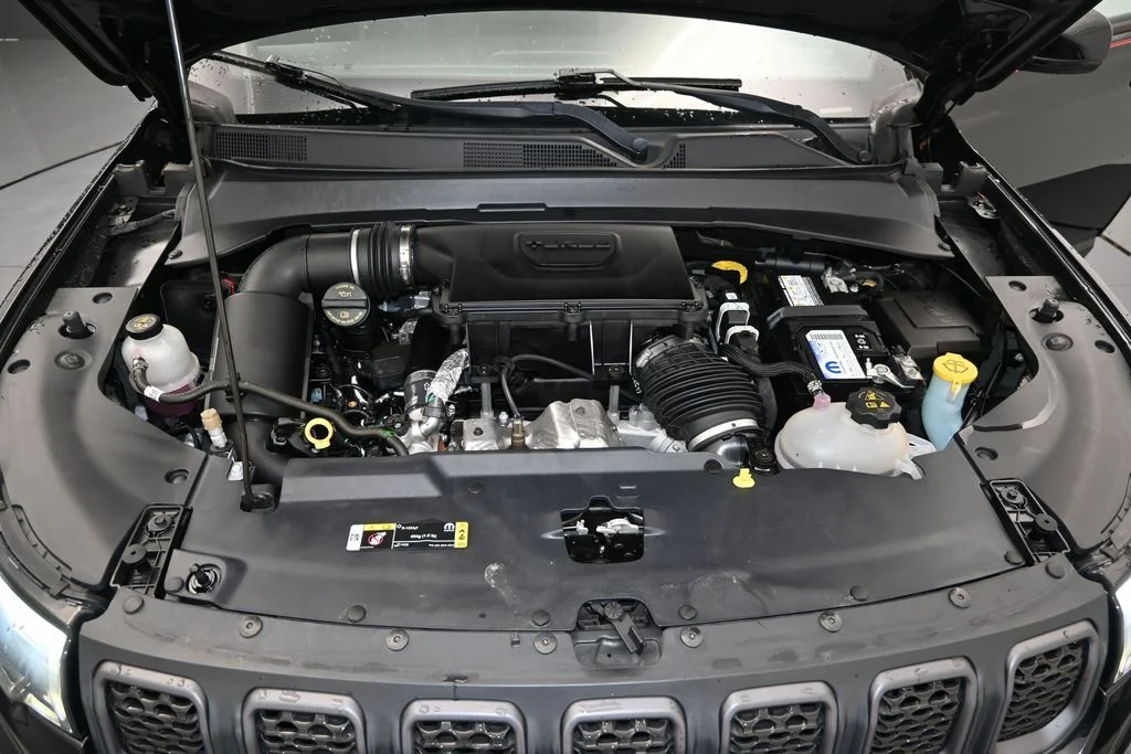 Certified Used 2023 Diamond Black Jeep Trailhawk image 12