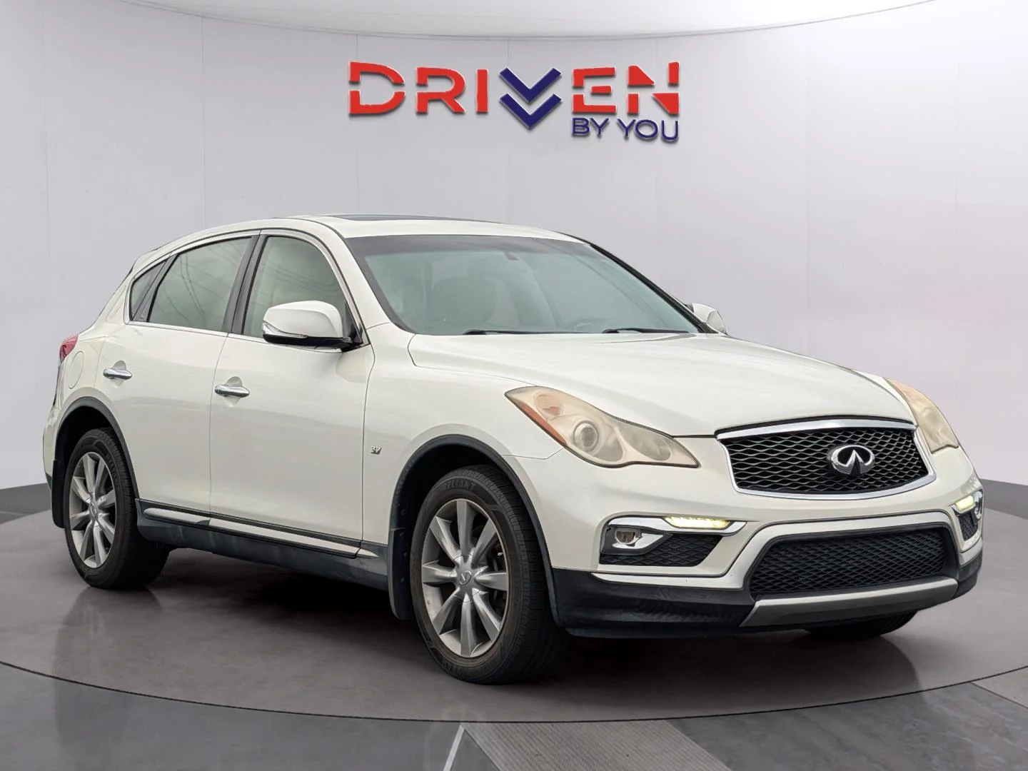Used 2017 Majestic White INFINITI RWD image 7
