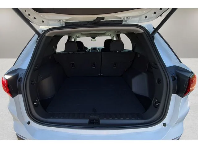 Used 2022 White Chevrolet LT image 32