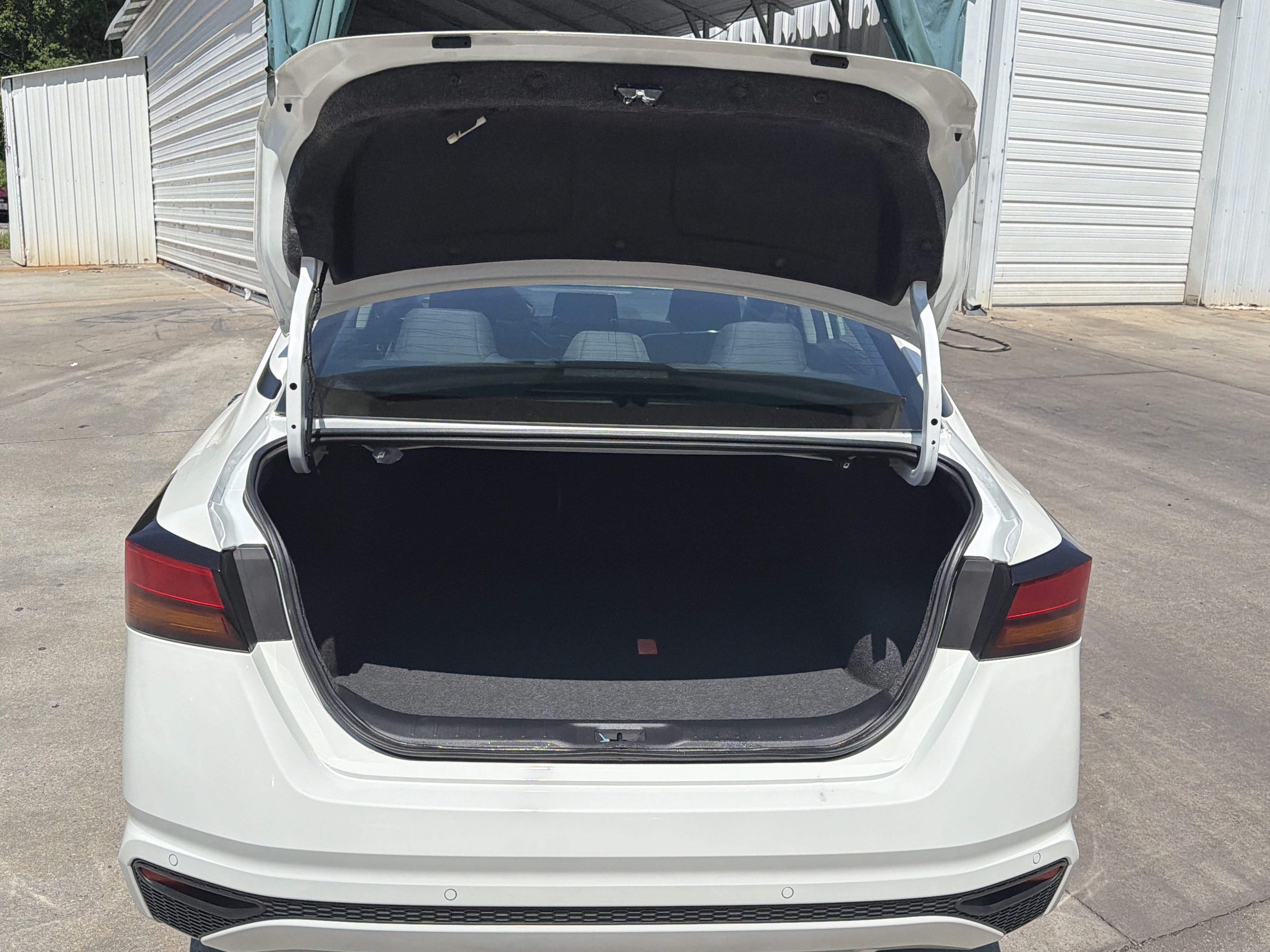 Certified Used 2025 Glacier White Nissan S image 19