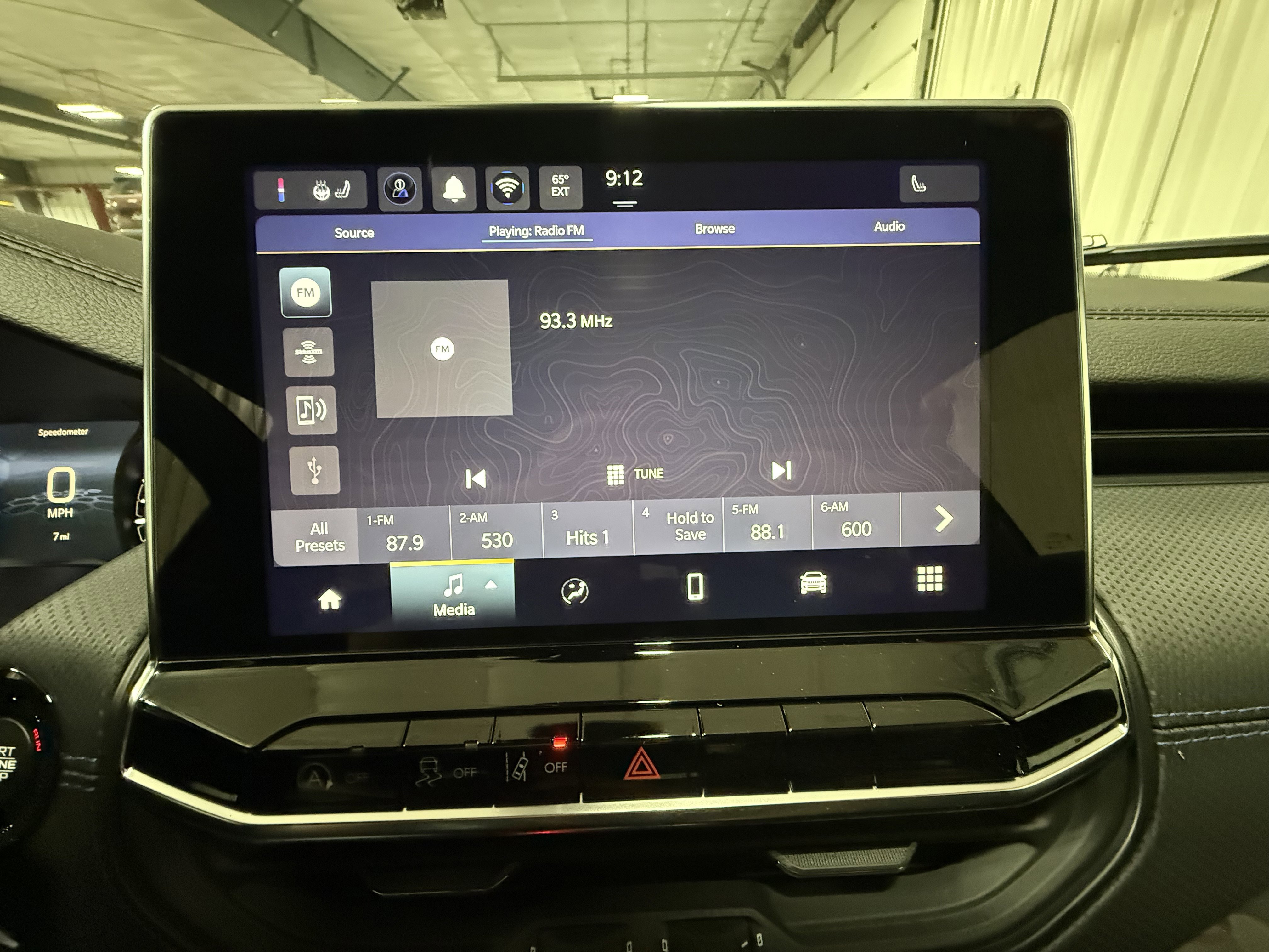 New 2026 Red Hot Pearlcoat Jeep Latitude Altitude image 28