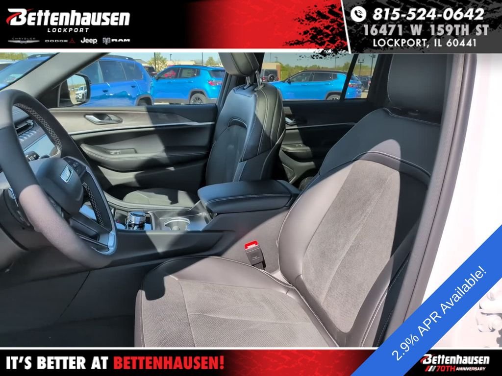 New 2026 White/off-white Jeep Laredo Altitude image 17